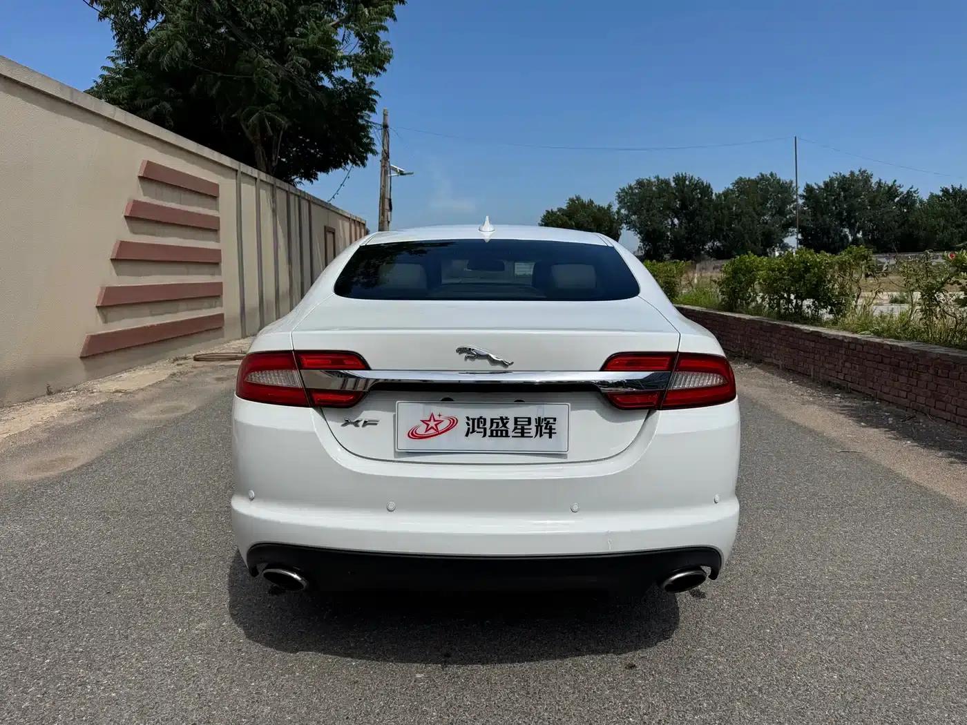 2013 Jaguar XF 2.0T Luxury Edition — миниатюра 5