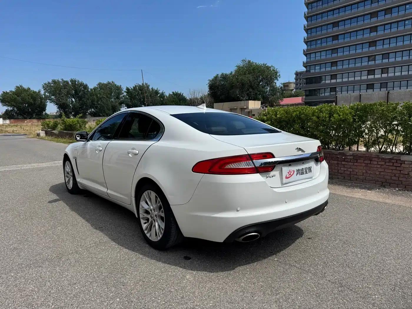 2013 Jaguar XF 2.0T Luxury Edition — миниатюра 6