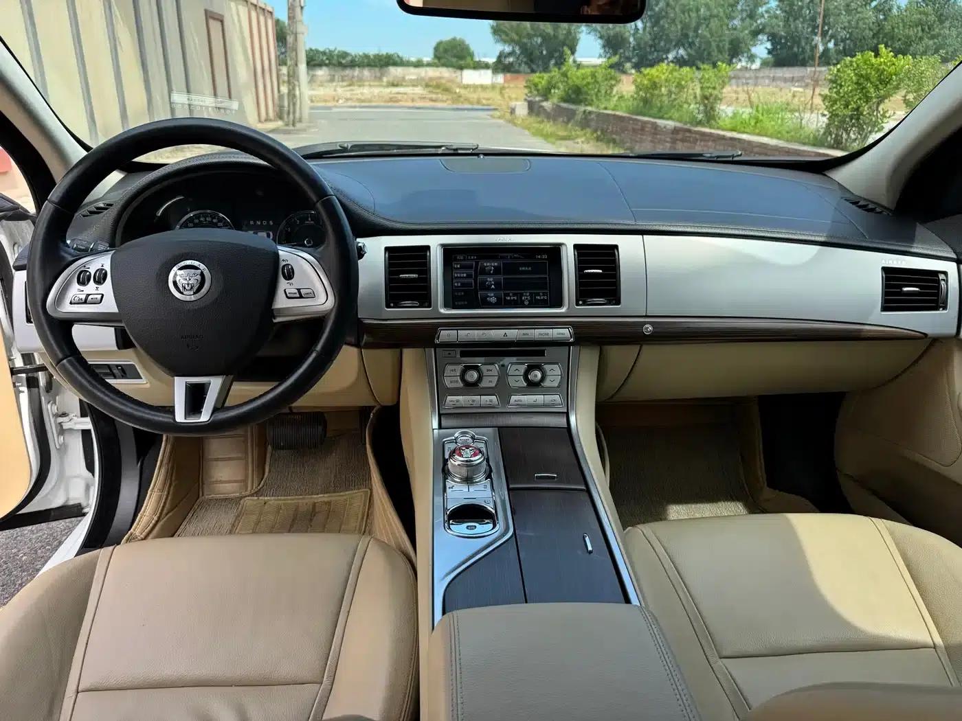 2013 Jaguar XF 2.0T Luxury Edition — миниатюра 9