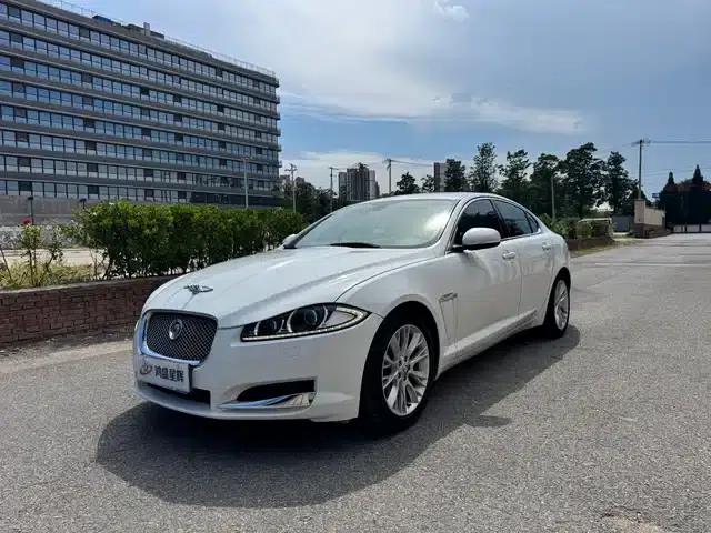 2013 Jaguar XF 2.0T Luxury Edition