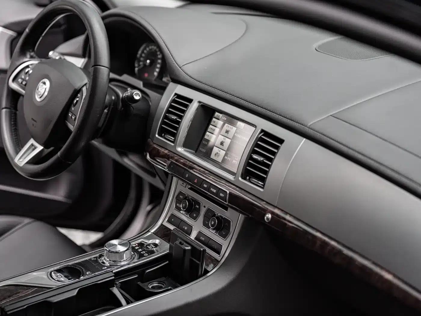 2012 Jaguar XF 3.0L V6 Elegance Edition — миниатюра 14