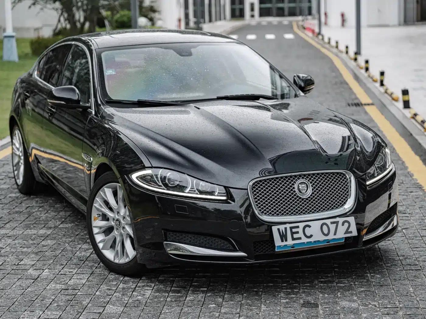2012 Jaguar XF 3.0L V6 Elegance Edition — миниатюра 3