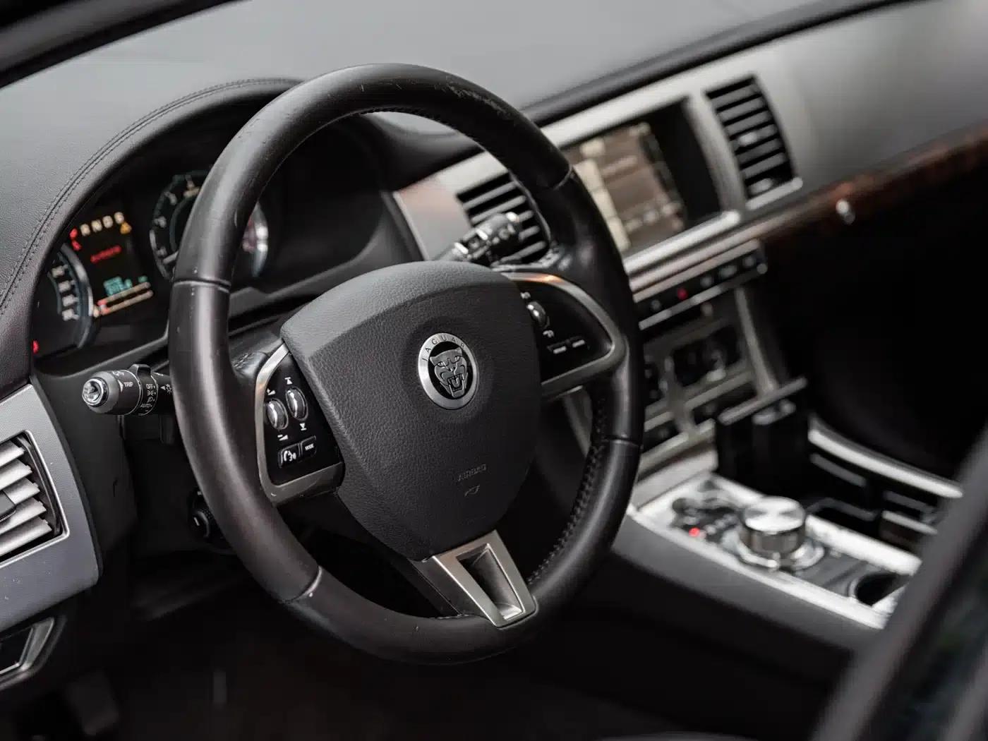 2012 Jaguar XF 3.0L V6 Elegance Edition — миниатюра 6