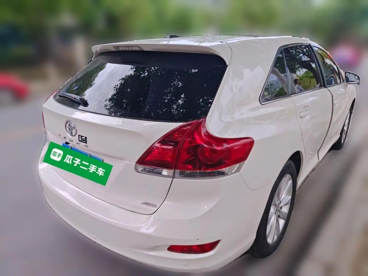 Toyota Venza 2013 2.7L 4x4 Luxury Edition — миниатюра 6