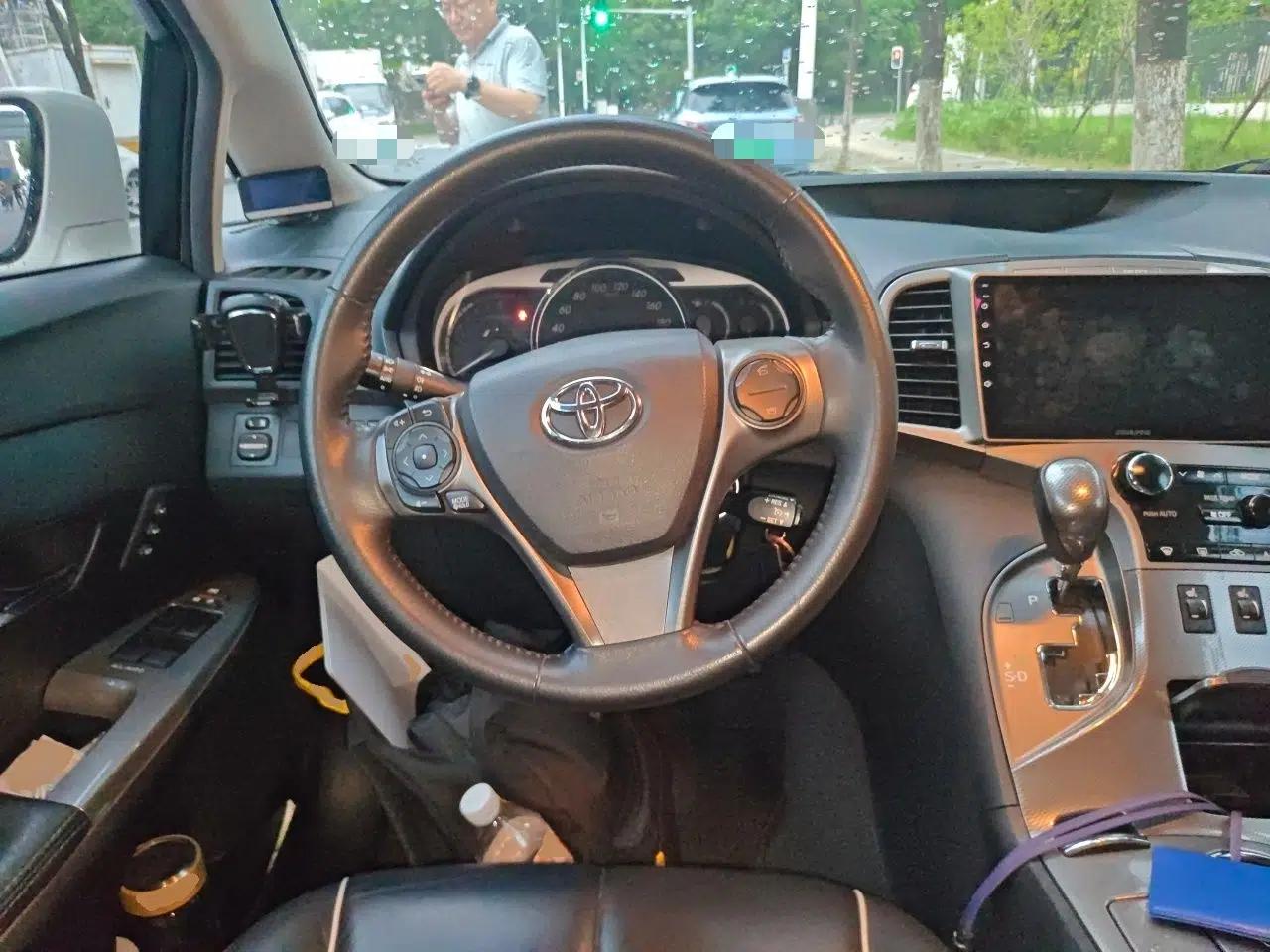 Toyota Venza 2013 2.7L 4x4 Luxury Edition — миниатюра 10