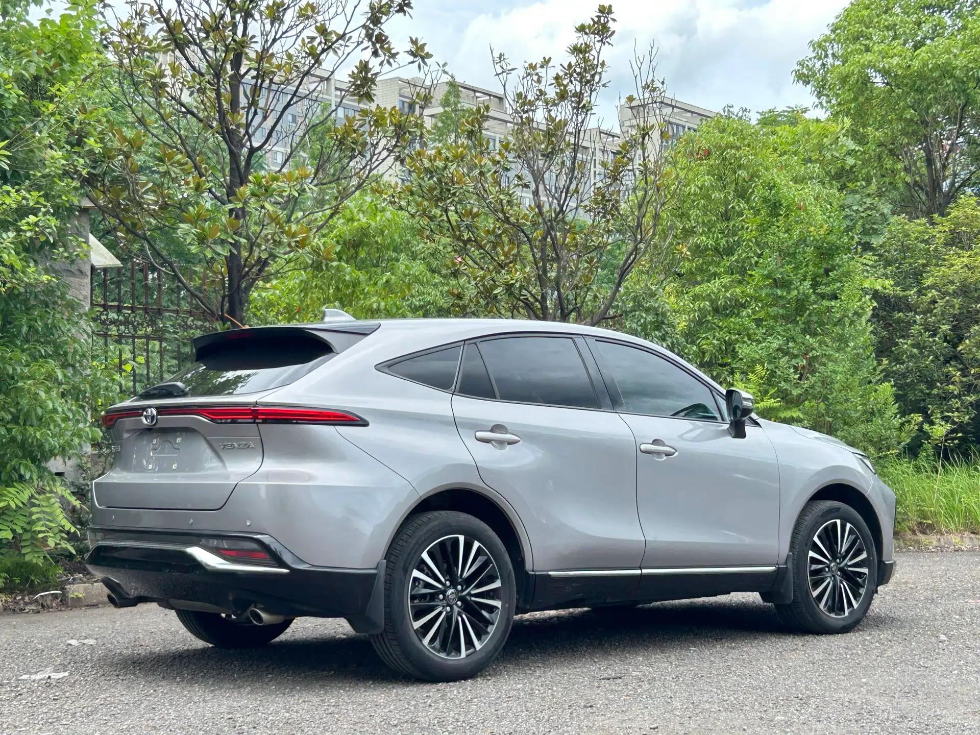 Toyota Venza 2022 2.0L CVT Two-Wheel Drive Prestige Edition — миниатюра 16