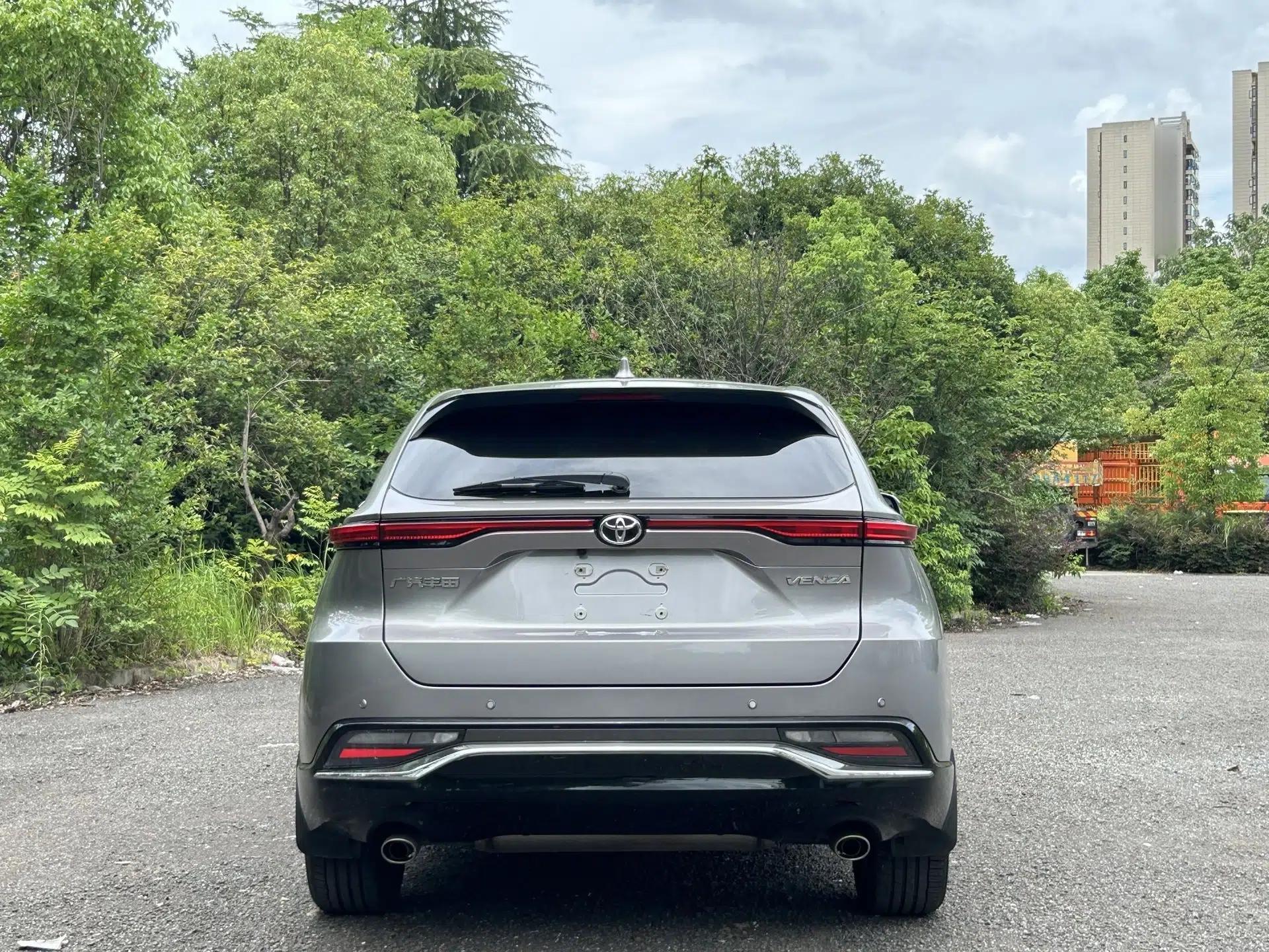 Toyota Venza 2022 2.0L CVT Two-Wheel Drive Prestige Edition — миниатюра 17