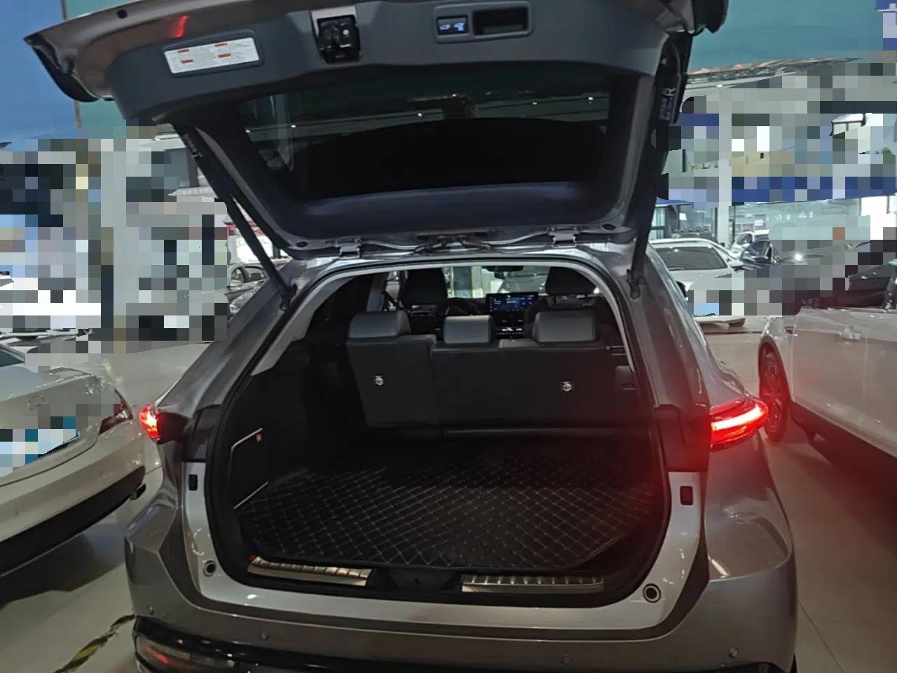 Toyota Venza 2022 2.0L CVT Two-Wheel Drive Prestige Edition — миниатюра 29