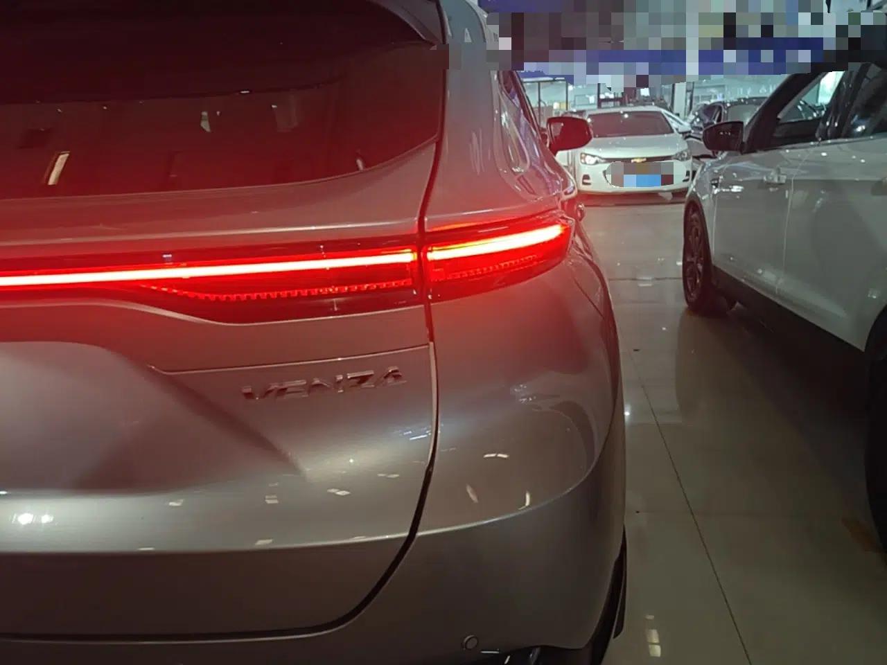 Toyota Venza 2022 2.0L CVT Two-Wheel Drive Prestige Edition — миниатюра 9