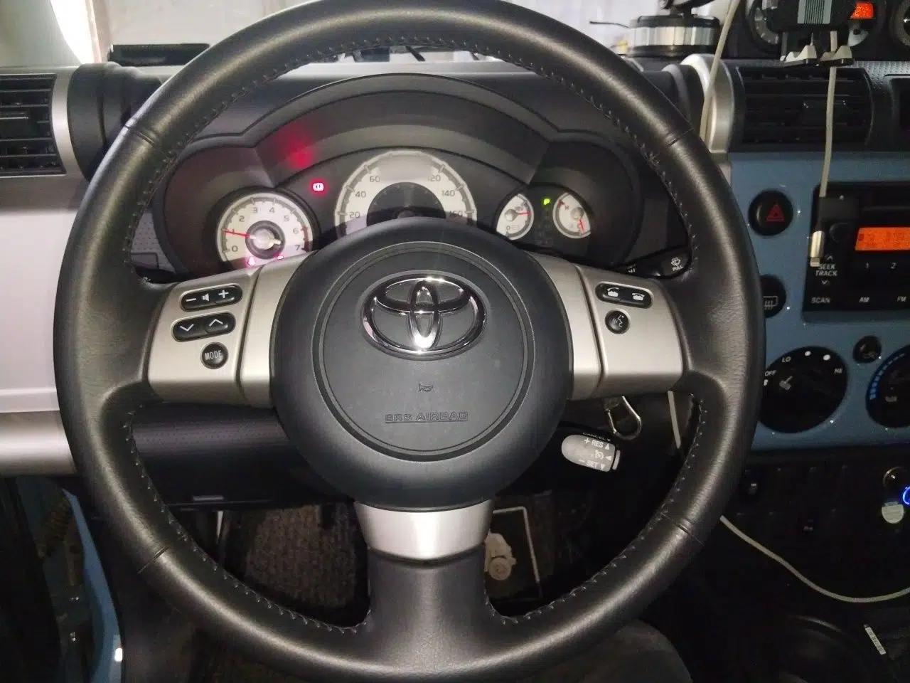 Toyota FJ Cruiser 2021 Toyota FJ Cruiser, automatic transmission, 4.0L engine, two-door, five-seater (parallel import). — миниатюра 10
