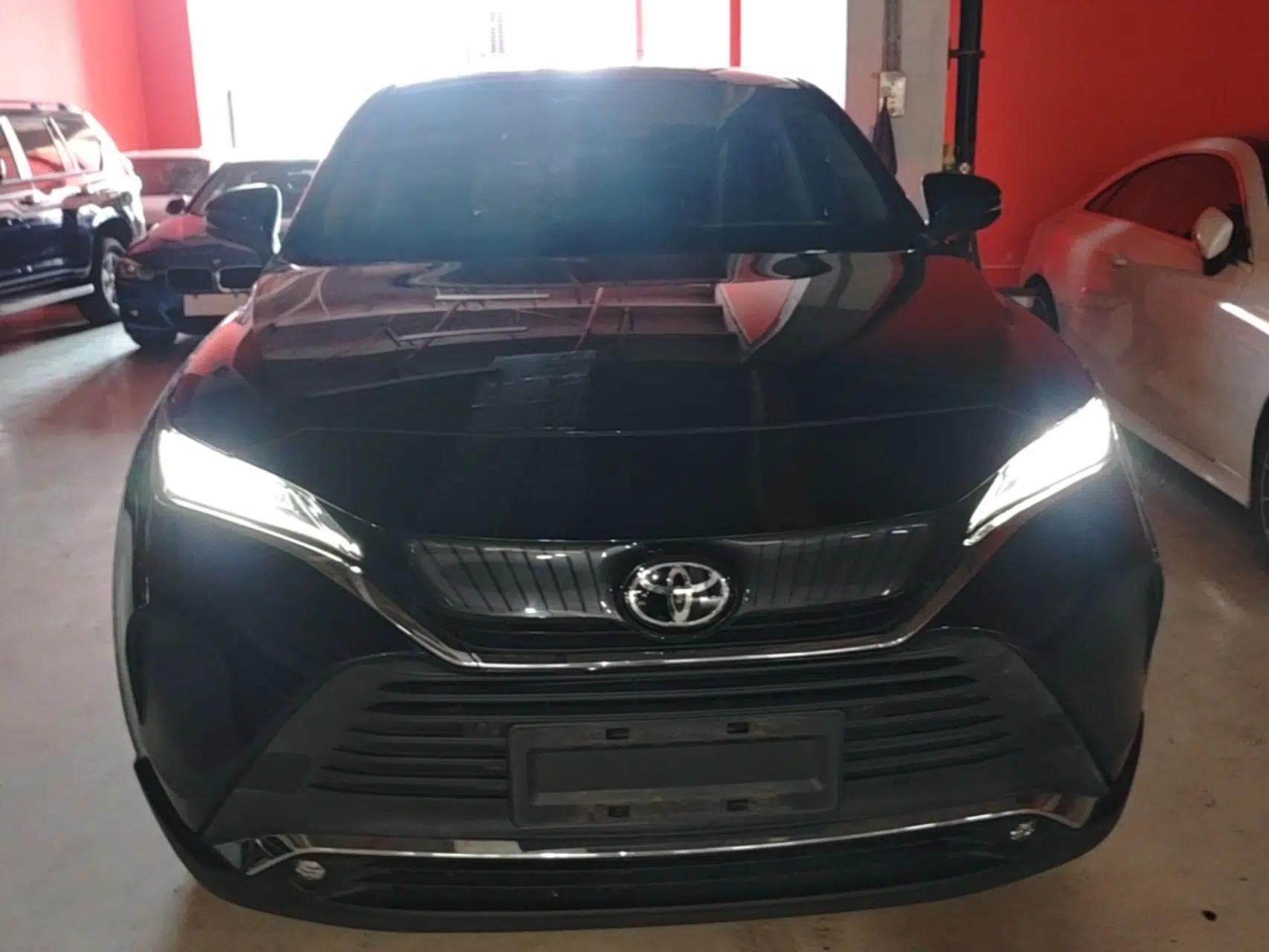 Toyota Harrier 2022 2.0L CVT Two-Wheel Drive Luxury Edition — миниатюра 2