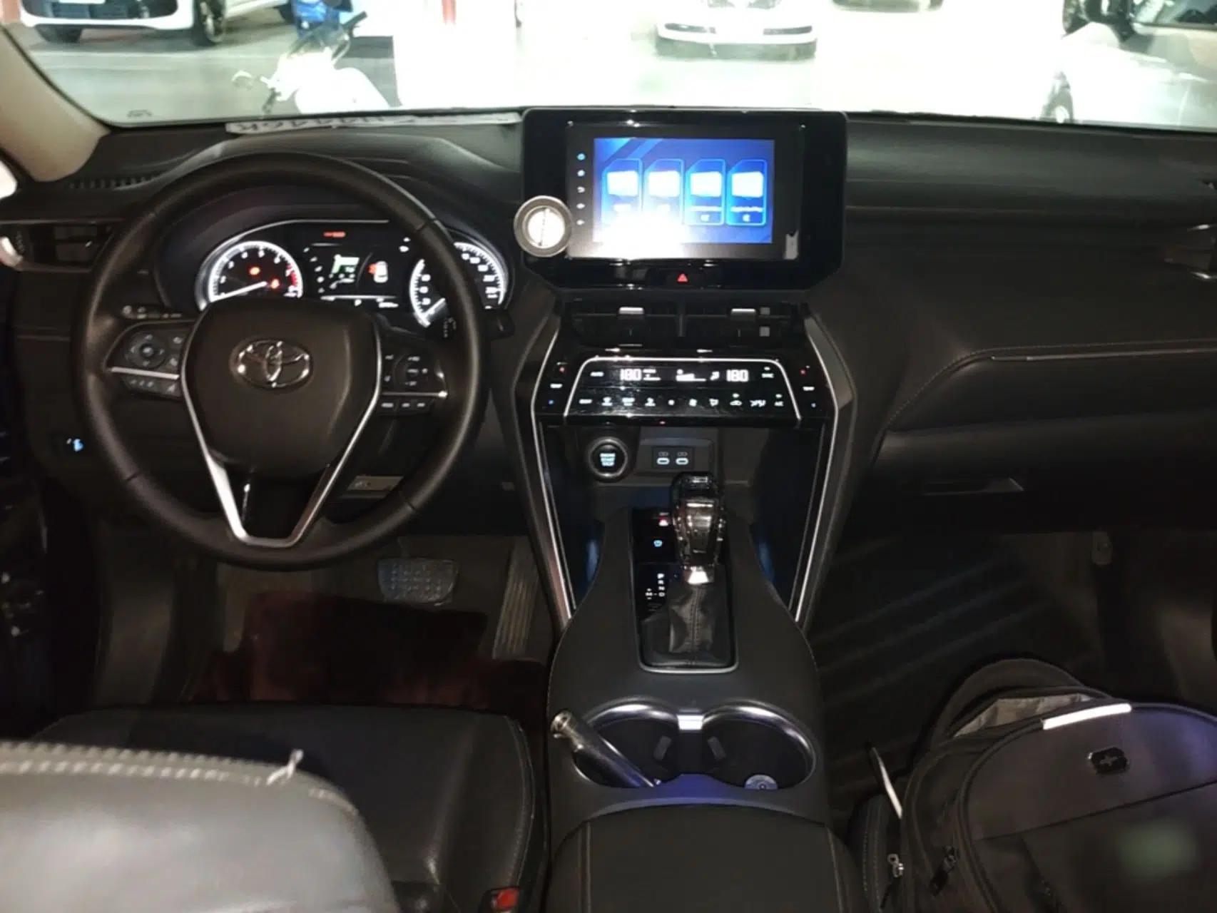 Toyota Harrier 2022 2.0L CVT Two-Wheel Drive Luxury Edition — миниатюра 21