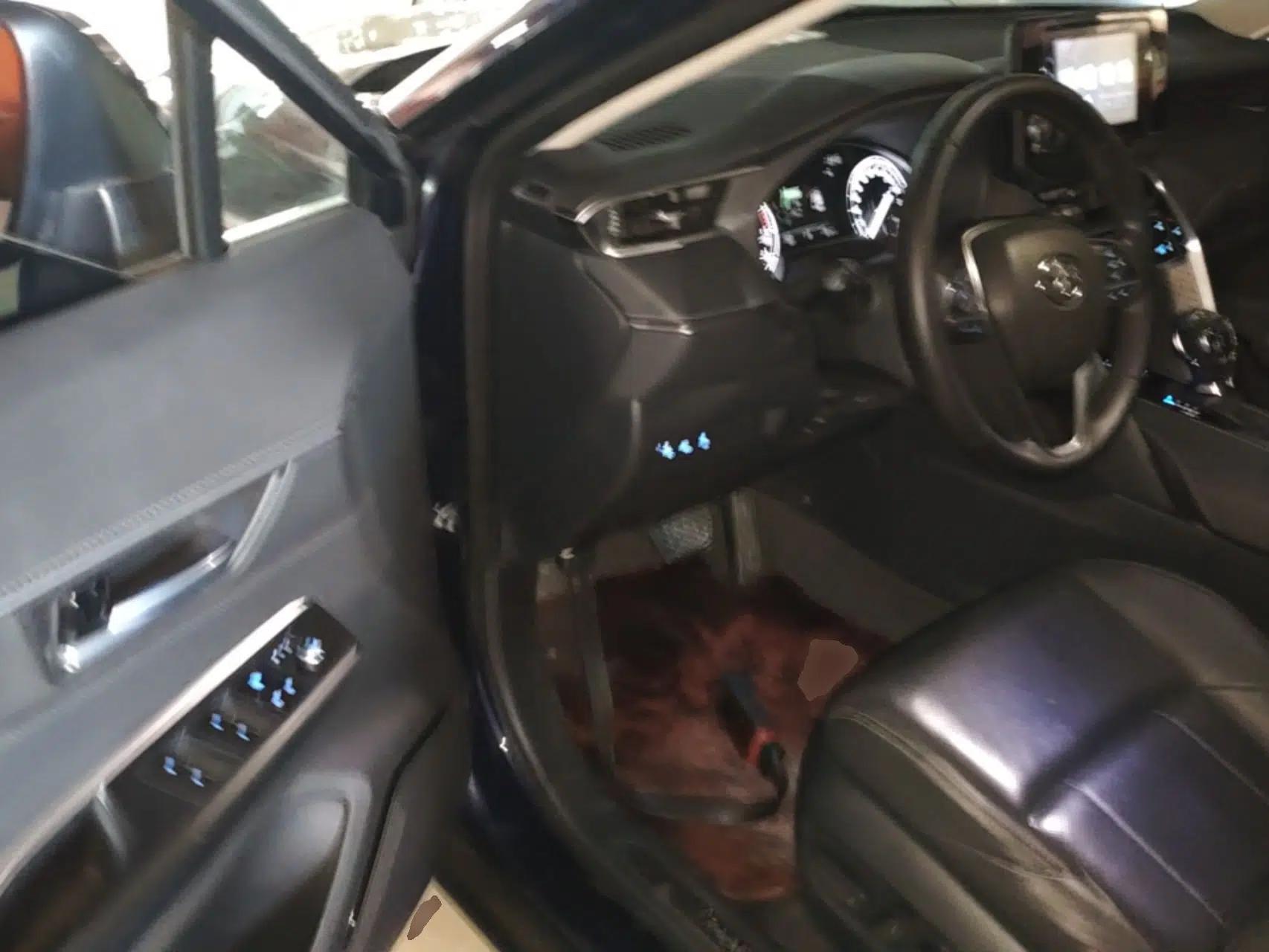 Toyota Harrier 2022 2.0L CVT Two-Wheel Drive Luxury Edition — миниатюра 27