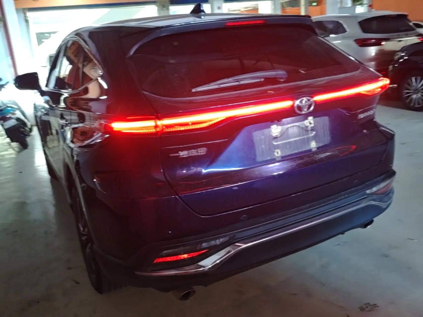 Toyota Harrier 2022 2.0L CVT Two-Wheel Drive Luxury Edition — миниатюра 4