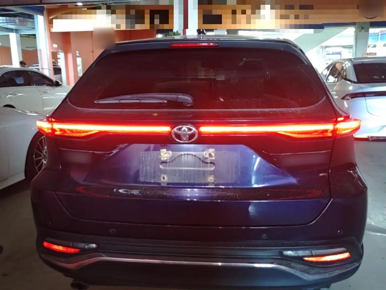 Toyota Harrier 2022 2.0L CVT Two-Wheel Drive Luxury Edition — миниатюра 5