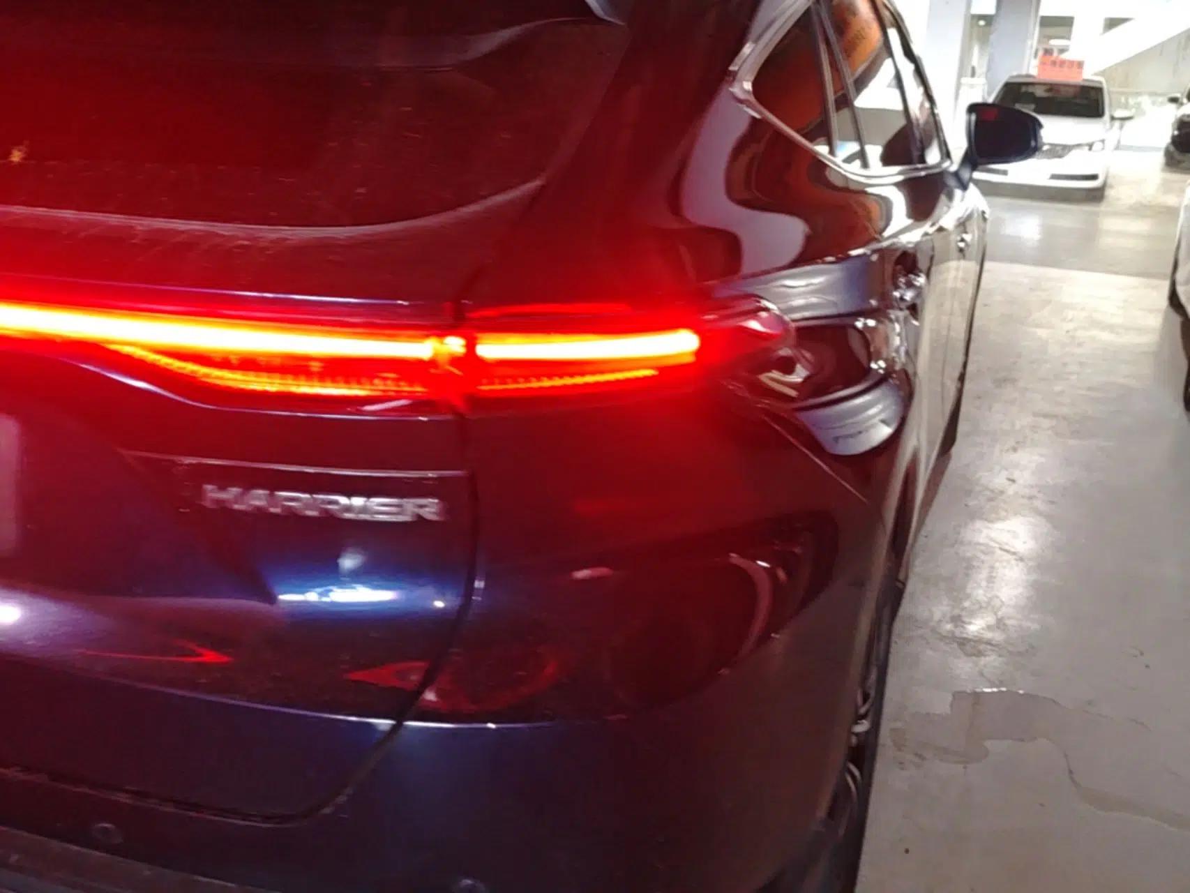 Toyota Harrier 2022 2.0L CVT Two-Wheel Drive Luxury Edition — миниатюра 9