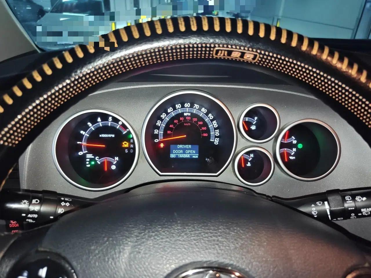 Toyota Sequoia Toyota Sequoia 2011, 5.7-liter V8, automatic transmission, gasoline, seven seats, parallel import. — миниатюра 11