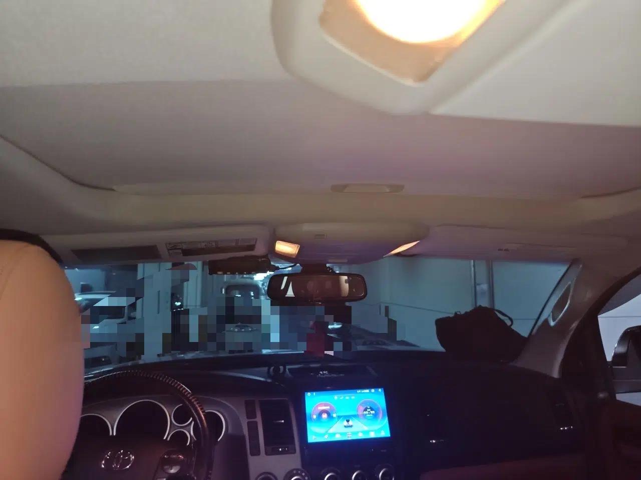 Toyota Sequoia Toyota Sequoia 2011, 5.7-liter V8, automatic transmission, gasoline, seven seats, parallel import. — миниатюра 18
