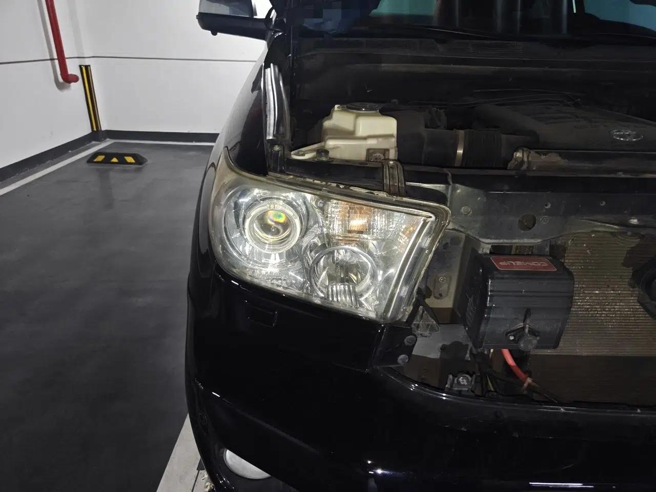 Toyota Sequoia Toyota Sequoia 2011, 5.7-liter V8, automatic transmission, gasoline, seven seats, parallel import. — миниатюра 7