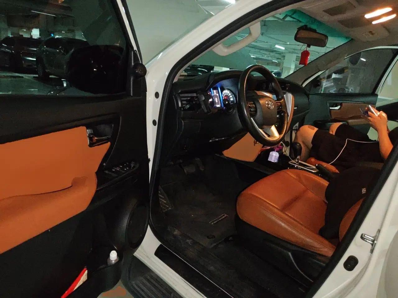 Toyota Fortuner Toyota Fortuner 2019, 2.7-liter engine, seven-seater, no sunroof, white, parallel import. — миниатюра 16