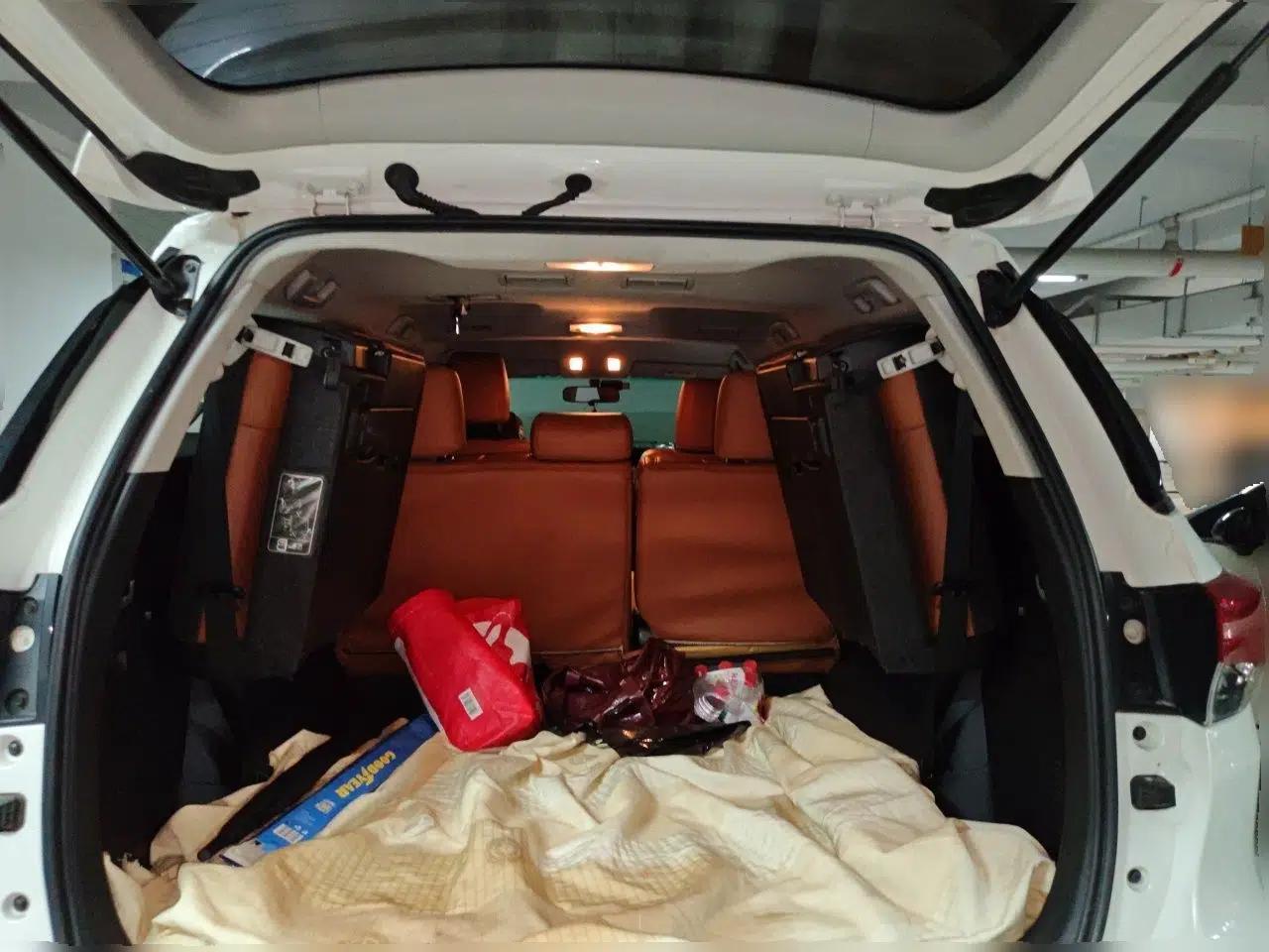 Toyota Fortuner Toyota Fortuner 2019, 2.7-liter engine, seven-seater, no sunroof, white, parallel import. — миниатюра 19
