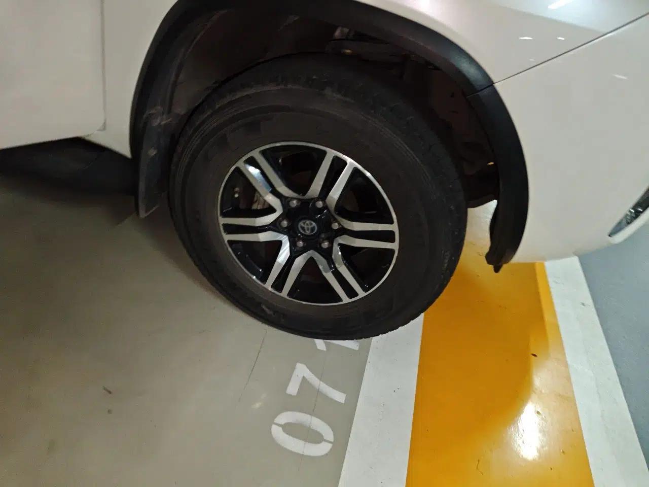 Toyota Fortuner Toyota Fortuner 2019, 2.7-liter engine, seven-seater, no sunroof, white, parallel import. — миниатюра 8