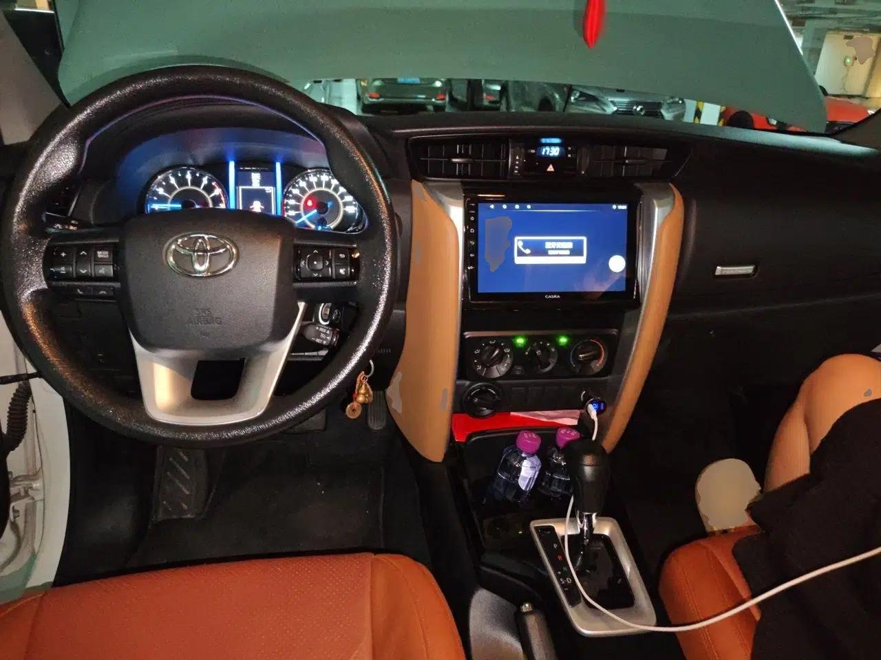 Toyota Fortuner Toyota Fortuner 2019, 2.7-liter engine, seven-seater, no sunroof, white, parallel import. — миниатюра 9