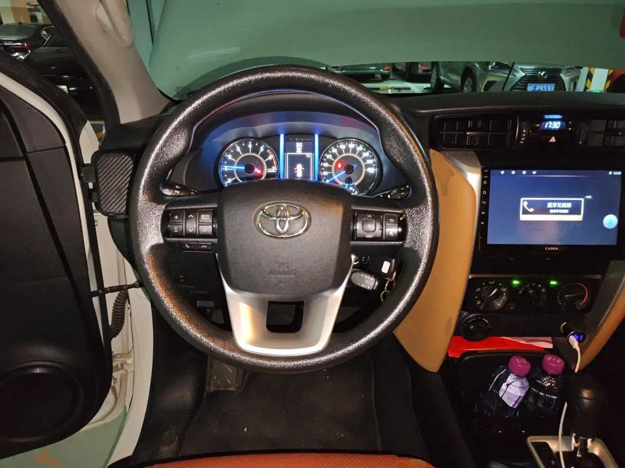 Toyota Fortuner Toyota Fortuner 2019, 2.7-liter engine, seven-seater, no sunroof, white, parallel import. — миниатюра 10
