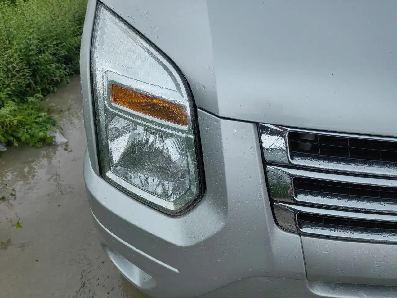 Ford Transit Custom 2016 2.4T Short Wheelbase 7-Seater Mid-Height Passenger Van — миниатюра 7