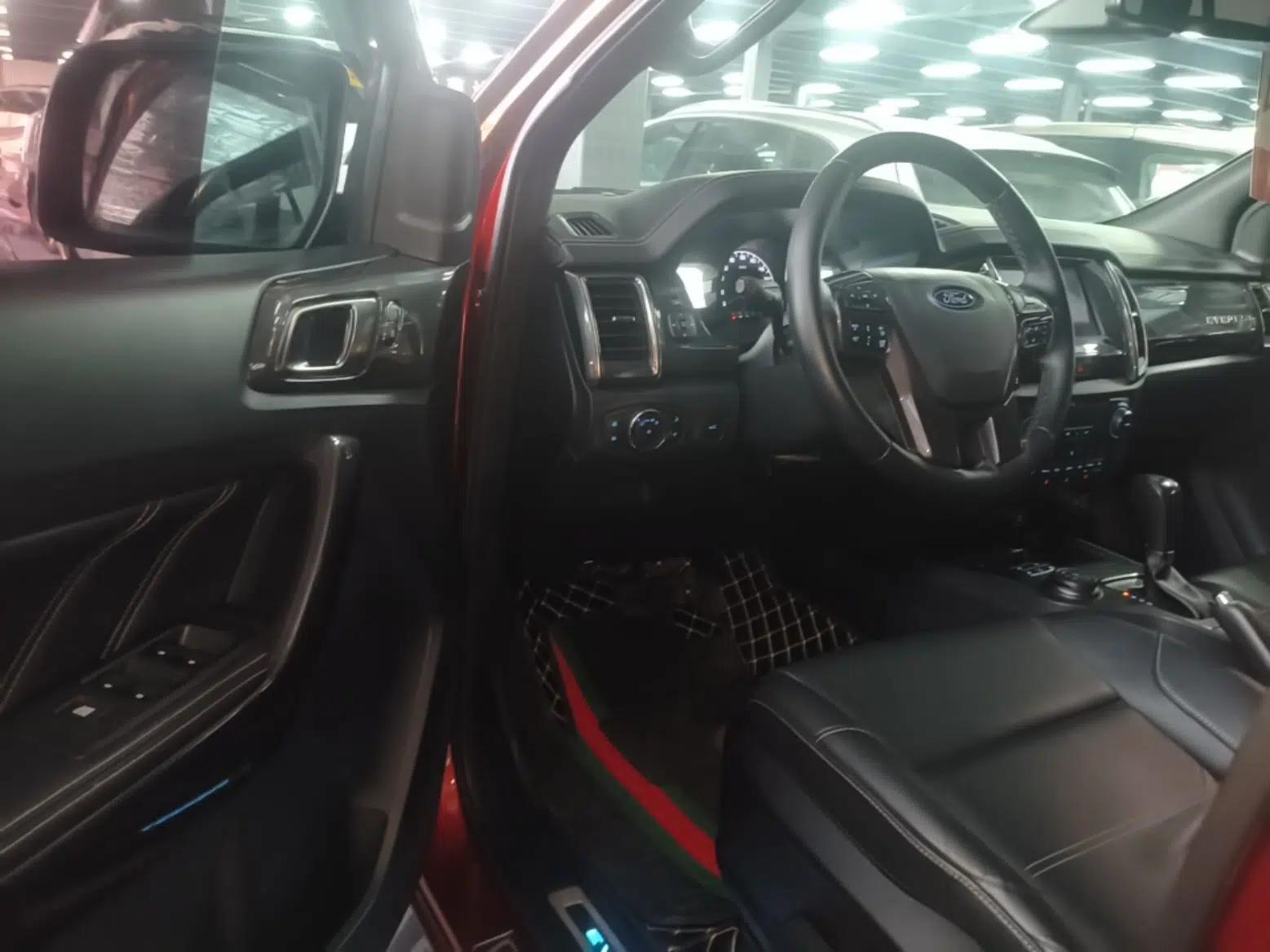 Ford Everest 2017 2.0T Gasoline Automatic 4x4 Flagship Edition 7 Seats — миниатюра 23