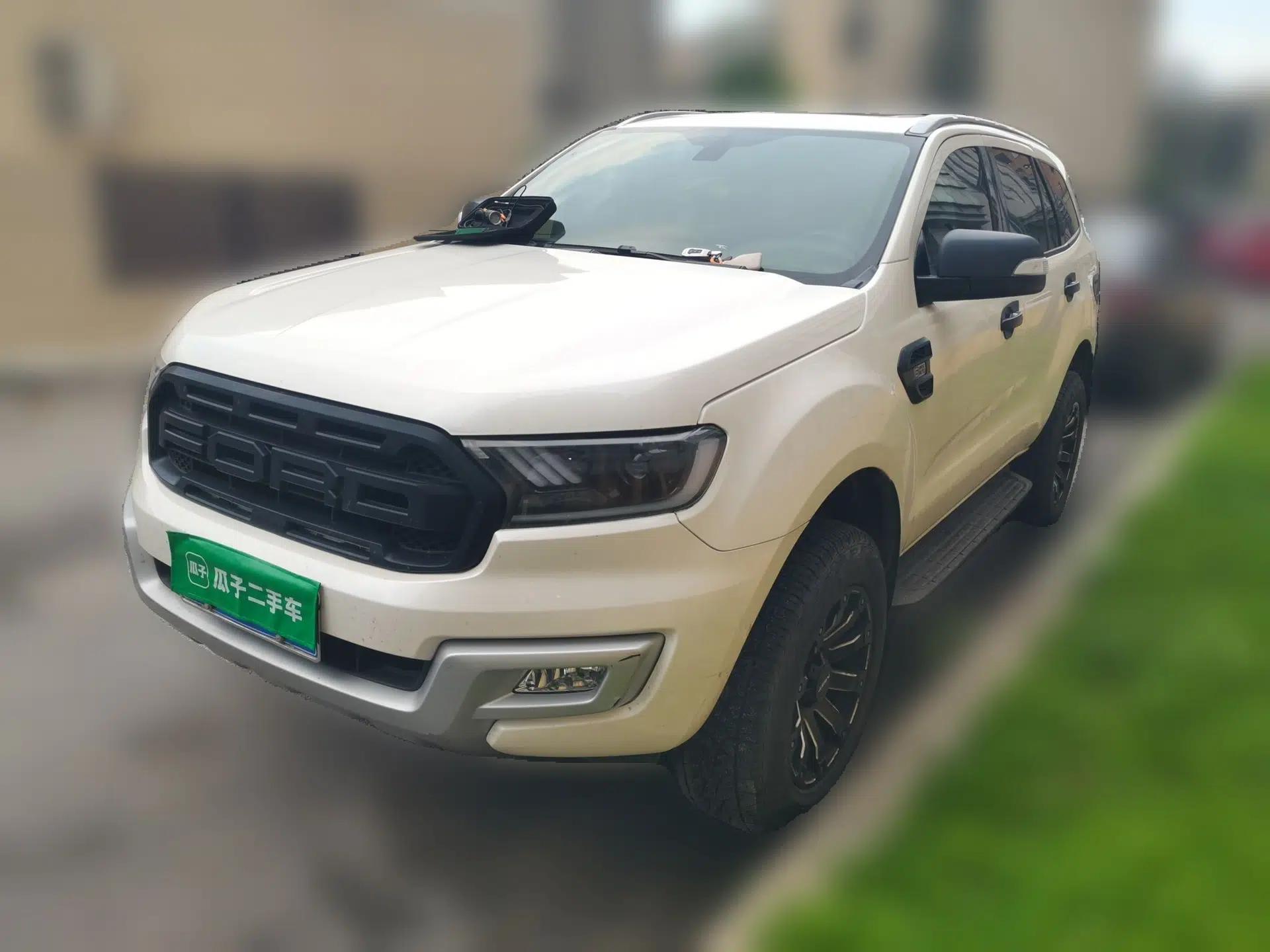 Ford Everest 2017 2.0T Gasoline Automatic 4x4 Luxury Edition 5 Seats — миниатюра 1