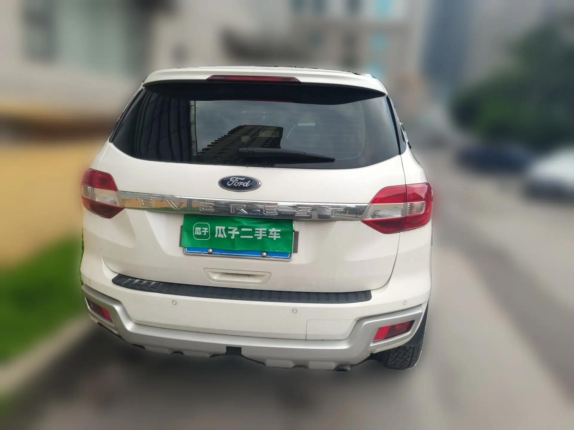 Ford Everest 2017 2.0T Gasoline Automatic 4x4 Luxury Edition 5 Seats — миниатюра 5