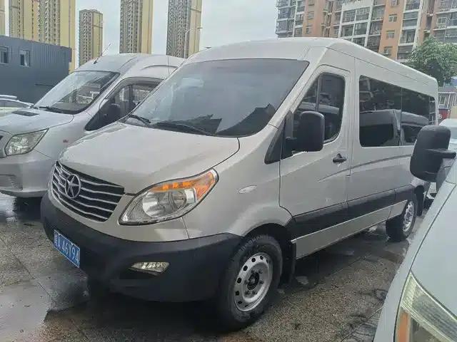 Starlight 2024 2.0T Long Wheelbase Express Single Tire Roof 5/6/7 Seats