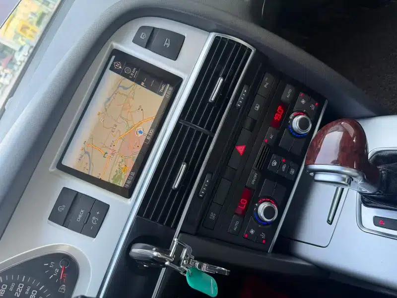 Audi A6L 2011 2.0 TFSI Automatic Standard Edition — миниатюра 11