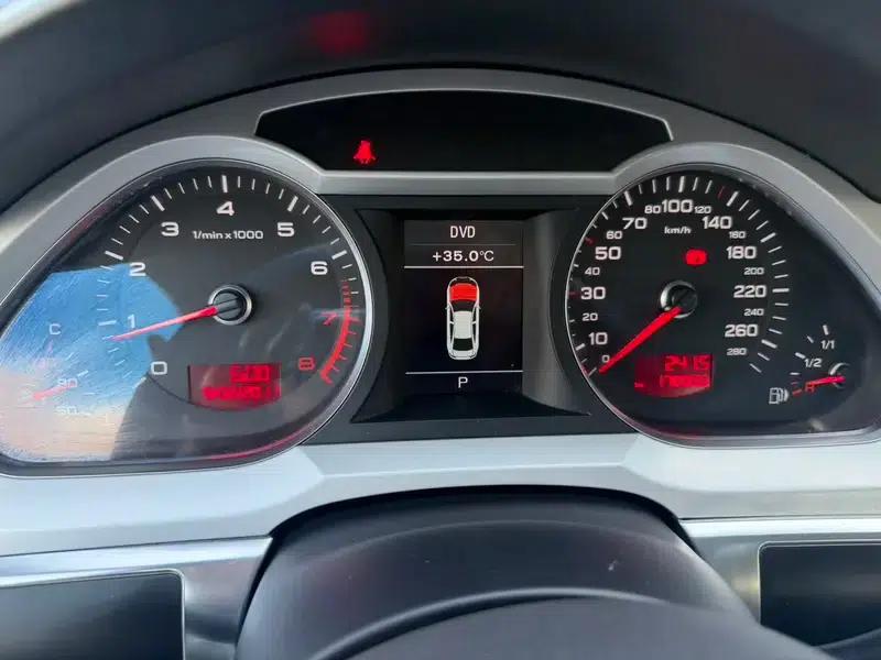 Audi A6L 2011 2.0 TFSI Automatic Standard Edition — миниатюра 10
