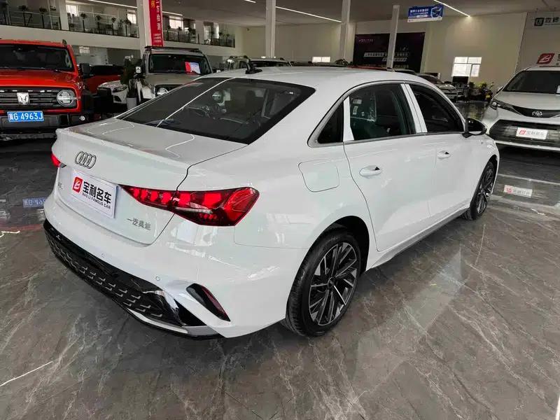 Audi A3 2025 A3L Limousine 35 TFSI Flying Spur Enjoyment Edition — миниатюра 6