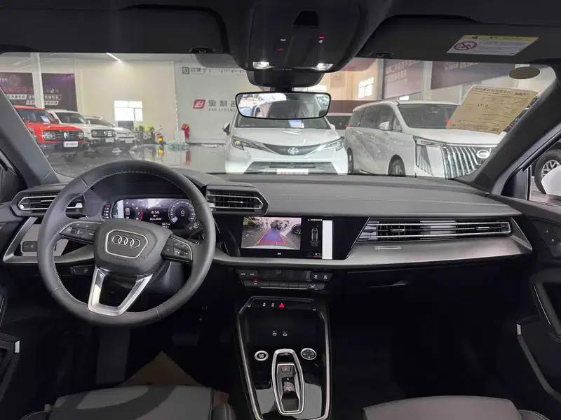 Audi A3 2025 A3L Limousine 35 TFSI Flying Spur Enjoyment Edition — миниатюра 7