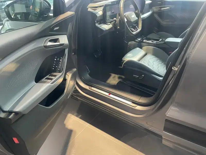 Audi Q6L e-tron 2026 First Edition — миниатюра 12