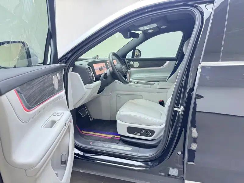 Wenjie M9 2024 Ultra Range Extended 6-Seater — миниатюра 17