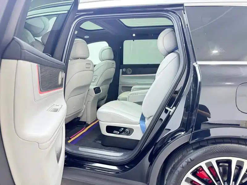Wenjie M9 2024 Ultra Range Extended 6-Seater — миниатюра 18