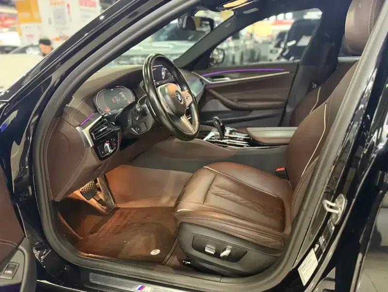 2022 BMW 5 Series 530Li Leading Edition M Sport Package — миниатюра 11