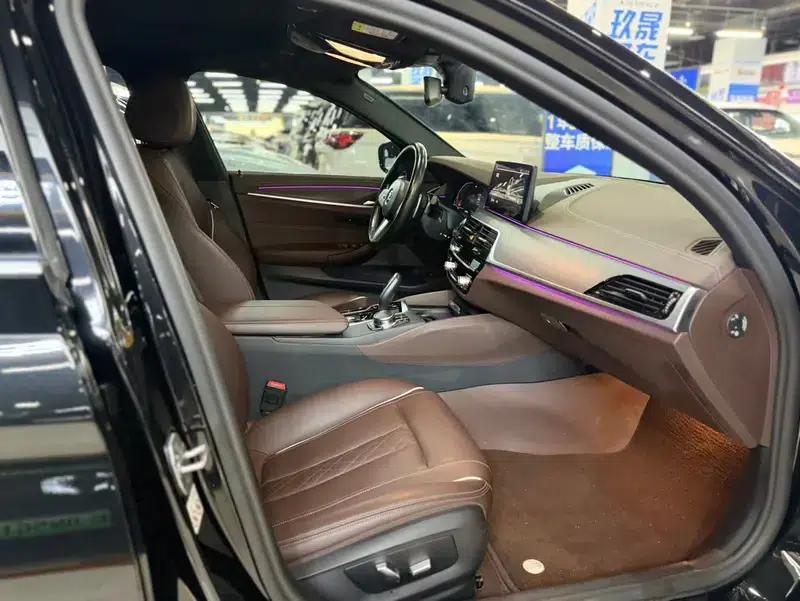 2022 BMW 5 Series 530Li Leading Edition M Sport Package — миниатюра 12