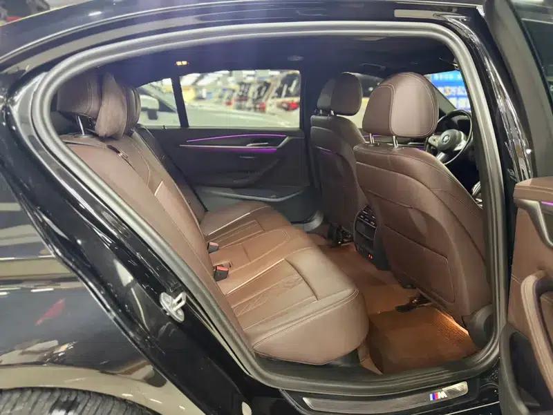 2022 BMW 5 Series 530Li Leading Edition M Sport Package — миниатюра 14