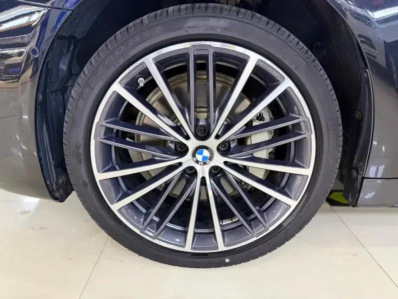 2022 BMW 5 Series 530Li Leading Edition M Sport Package — миниатюра 8