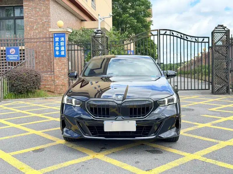 2025 BMW 5 Series Facelift 530Li Luxury M Sport Package — миниатюра 2