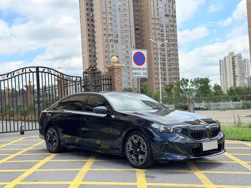 2025 BMW 5 Series Facelift 530Li Luxury M Sport Package — миниатюра 3