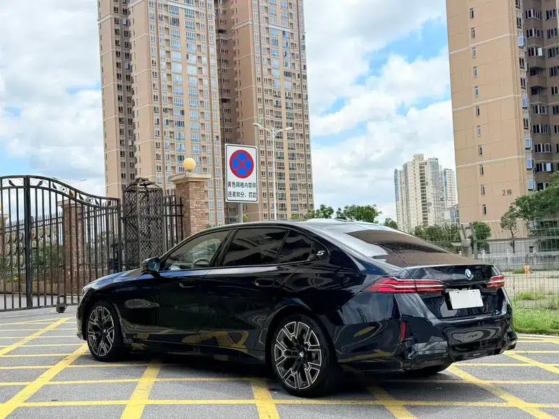 2025 BMW 5 Series Facelift 530Li Luxury M Sport Package — миниатюра 4