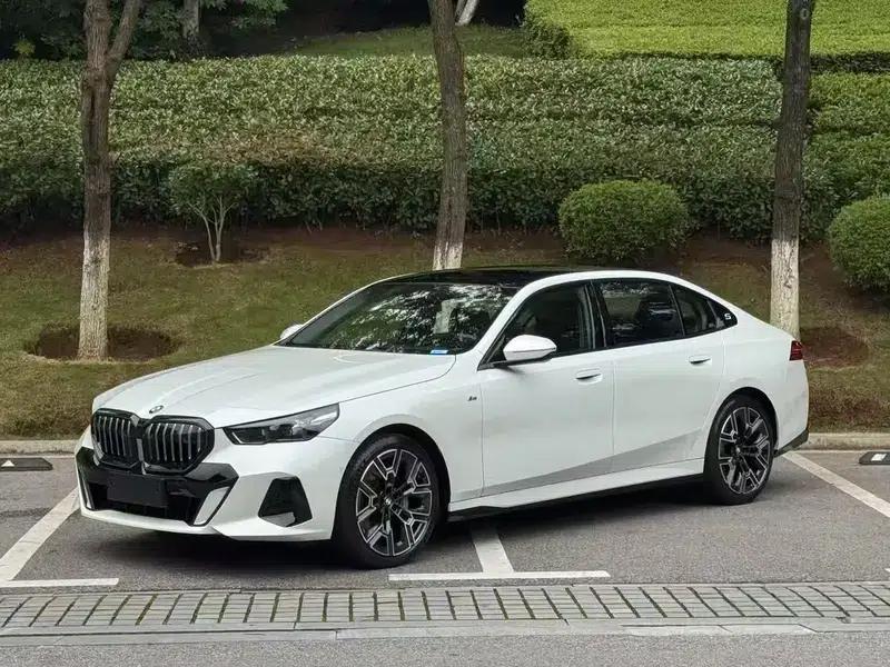2025 BMW 5 Series Facelift 530Li Luxury M Sport Package — миниатюра 1