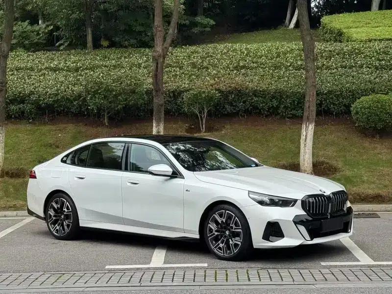 2025 BMW 5 Series Facelift 530Li Luxury M Sport Package — миниатюра 3