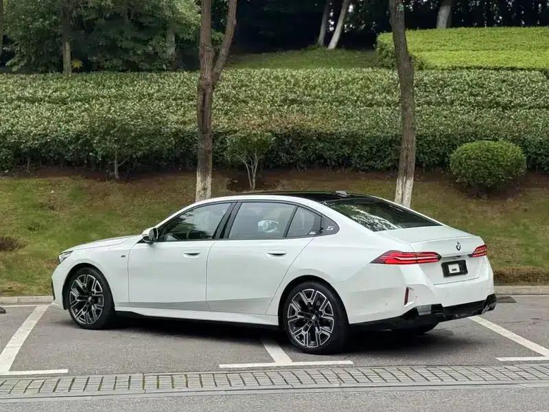 2025 BMW 5 Series Facelift 530Li Luxury M Sport Package — миниатюра 4